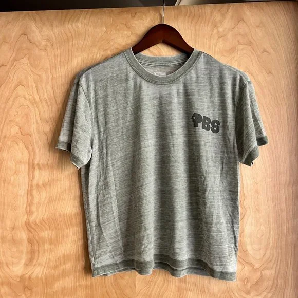 AE Tailgate PBS Cropped Graphic T-Shirt Washed Olive M - Picture 2 of 4